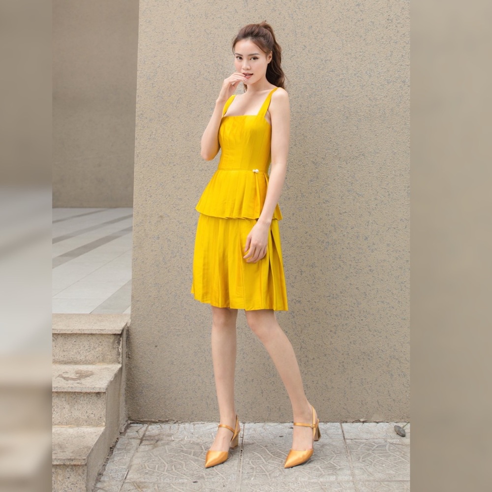 Satin effect mini dress 🌼